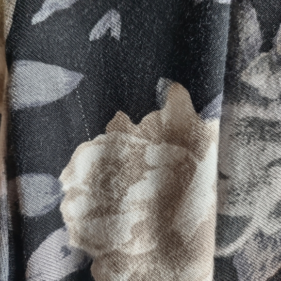 Aritzia Talula Roppongi Dress In Black Rose Pattern Size Small - Picture 6 of 7